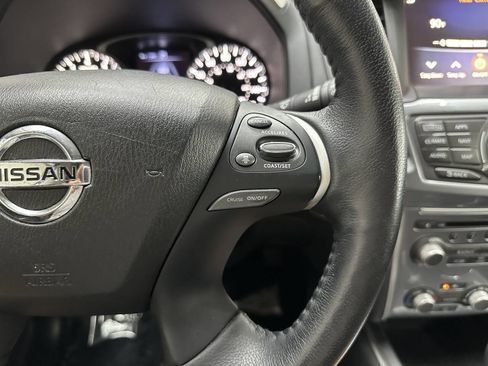 Used 2020 Nissan Pathfinder SL image 24
