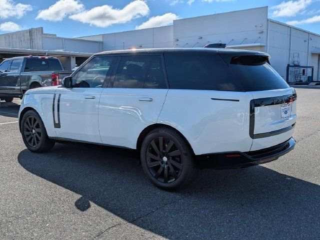 Used 2025 Land Rover Range Rover SE AWD/4WD image 5