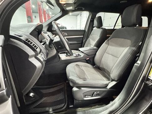 Used 2018 Ford Explorer XLT AWD/4WD image 6