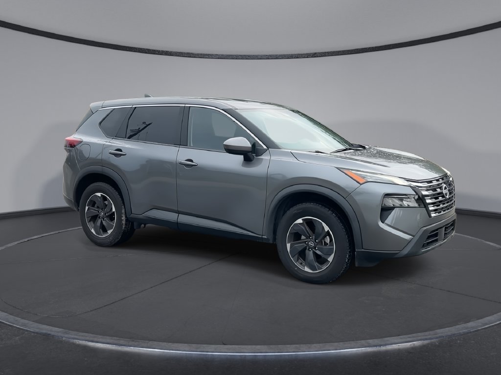 Used 2024 Nissan Rogue SV FWD image 2