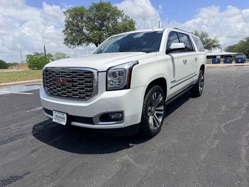 Used 2019 GMC Yukon XL Denali w/ Denali Ultimate Package image 3