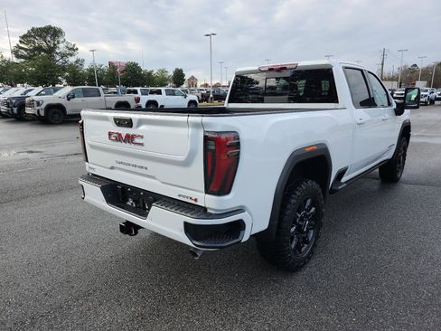 Used 2025 GMC Sierra 2500 AT4 w/ AT4 Premium Plus Package image 3