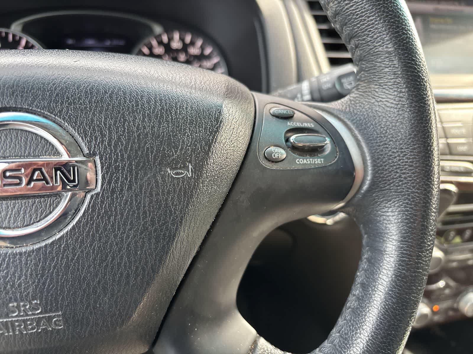 Used 2015 Nissan Pathfinder SL w/ SL Tech Package FWD image 11