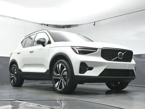 Used 2025 Volvo XC40 B5 Ultra AWD/4WD image 34