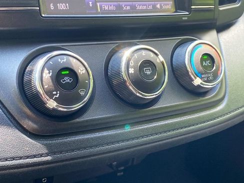 Used 2018 Toyota RAV4 LE w/ All Weather Liner Package AWD/4WD image 25