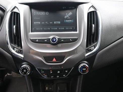 Used 2017 Chevrolet Cruze LT image 9