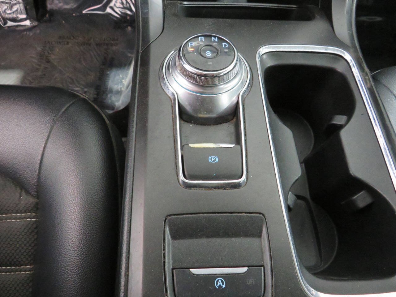 Used 2018 Ford Fusion SE w/ Equipment Group 201A FWD image 19