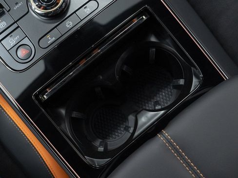 Used 2025 Bentley Flying Spur Plug-In Hybrid image 35