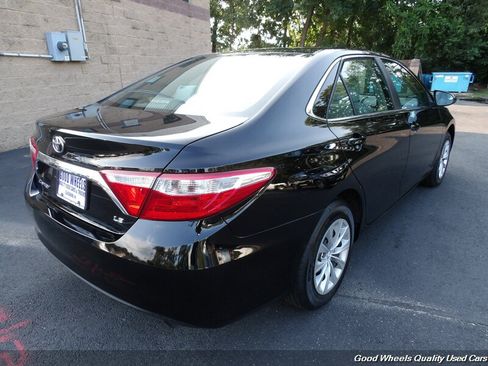 Used 2017 Toyota Camry LE FWD image 5