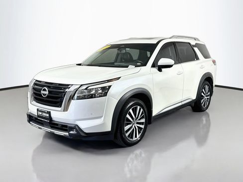 Used 2022 Nissan Pathfinder Platinum w/ Cargo Package AWD/4WD image 3