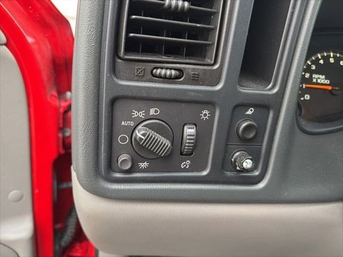 Used 2005 Chevrolet Avalanche LS image 21