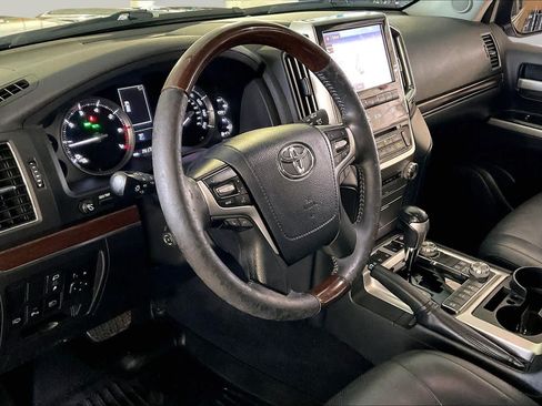 Used 2018 Toyota Land Cruiser AWD/4WD image 16