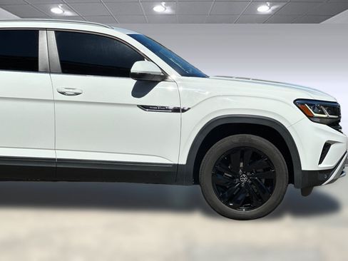 Used 2022 Volkswagen Atlas Cross Sport SE w/ Panoramic Sunroof Package FWD image 36