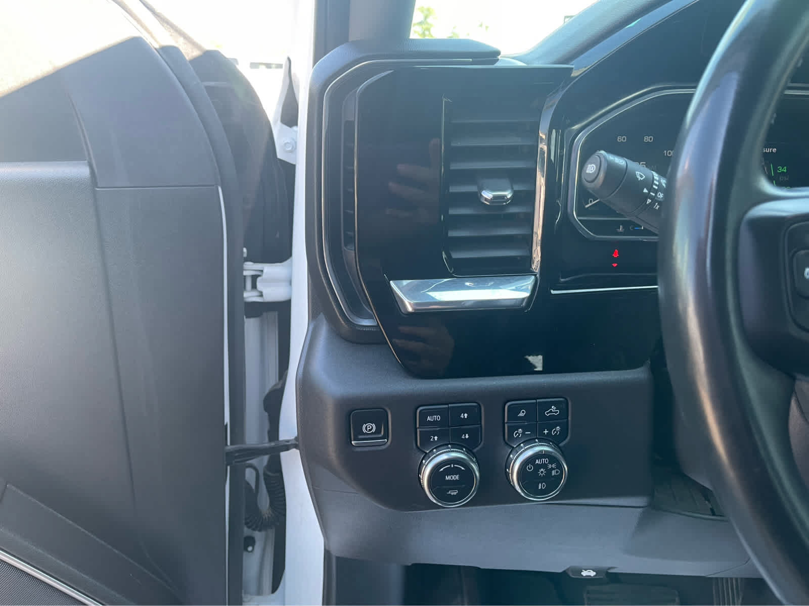 Used 2024 GMC Sierra 1500 SLT w/ SLT Premium Package AWD/4WD image 14