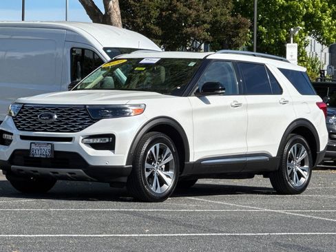 Certified 2020 Ford Explorer Platinum w/ Premium Technology Package AWD/4WD image 9