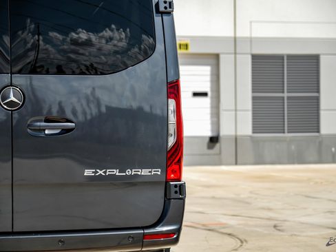 Used 2023 Mercedes-Benz Sprinter 2500 image 12