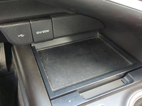 Used 2022 Toyota Camry LE image 5