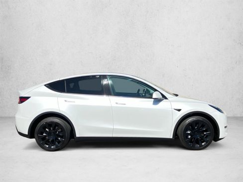 Used 2023 Tesla Model 3 Standard Range RWD image 4