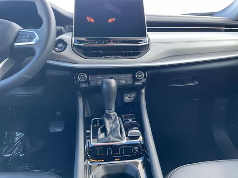 Used 2025 Jeep Compass Limited image 18