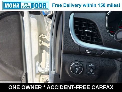 Used 2017 Chevrolet Traverse LT FWD image 16