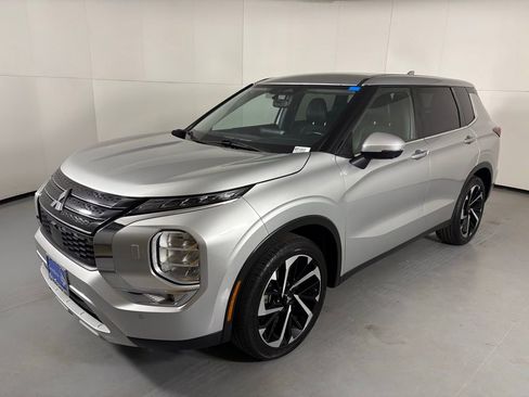 Used 2024 Mitsubishi Outlander SE image 5