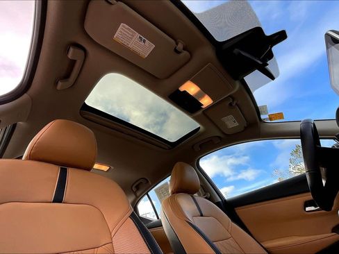 Used 2024 Nissan Sentra SV w/ SV Premium Package image 30