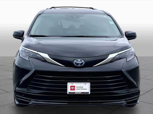 Certified 2024 Toyota Sienna LE FWD image 4