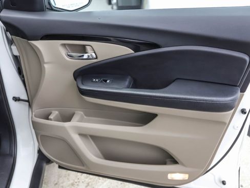 Used 2019 Honda Pilot Touring image 24