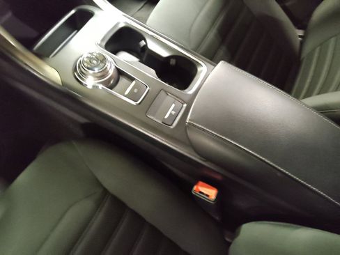 Used 2019 Ford Fusion SE FWD image 26