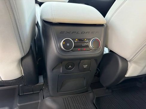 Used 2026 Ford Explorer Platinum w/ LUX Leather Package AWD/4WD image 18