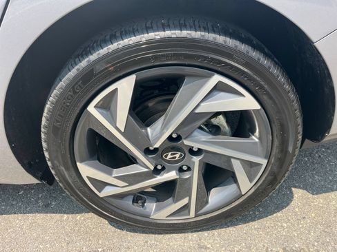 Used 2025 Hyundai Elantra SEL FWD image 31