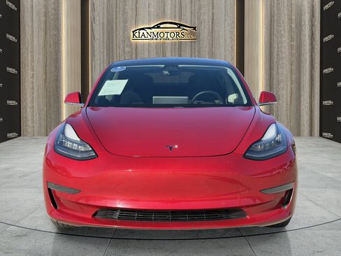 Used 2019 Tesla Model 3 Standard Range Plus image 2