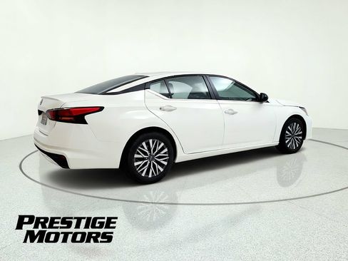Used 2025 Nissan Altima 2.5 SV FWD image 8