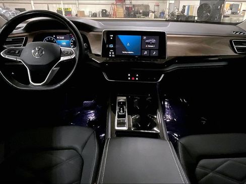 Used 2024 Volkswagen Atlas SE FWD image 14