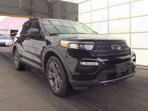 Used 2022 Ford Explorer XLT w/ Equipment Group 202A AWD/4WD image 1