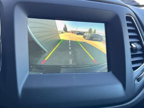 Used 2021 Jeep Compass Sport image 23