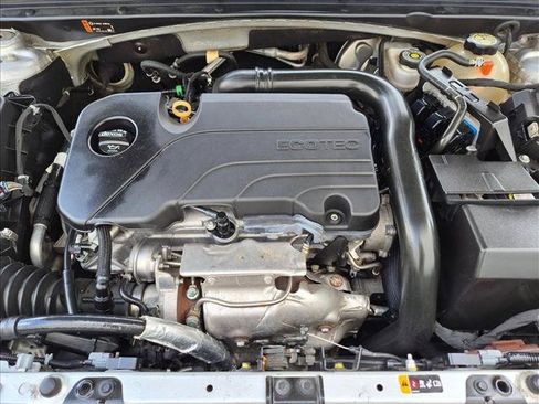Used 2018 Chevrolet Malibu LT FWD image 22