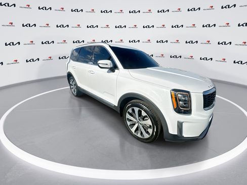 Certified 2022 Kia Telluride EX w/ EX Premium Package image 2