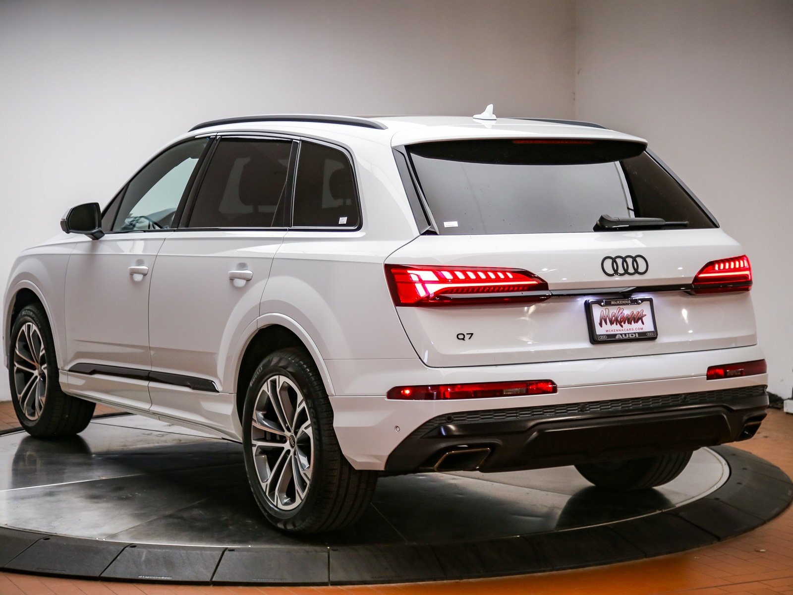 Certified 2025 Audi Q7 2.0T Premium Plus w/ Premium Plus Package AWD/4WD image 5