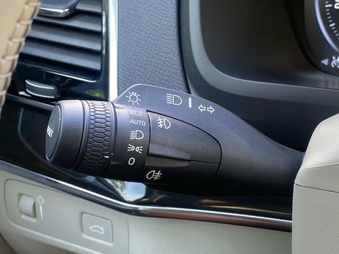 Used 2018 Volvo XC90 T6 Momentum w/ Momentum Plus Package image 23