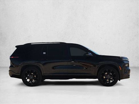 Used 2025 Chevrolet Traverse RS FWD image 4