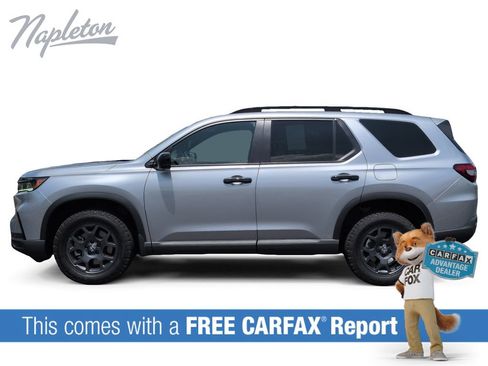 Used 2025 Honda Pilot TrailSport image 2