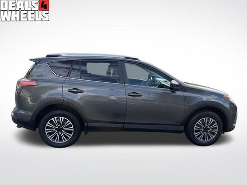 Used 2016 Toyota RAV4 LE AWD/4WD image 6