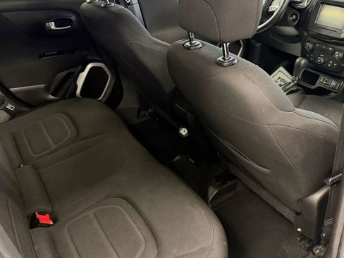 Used 2018 Jeep Renegade Latitude image 15