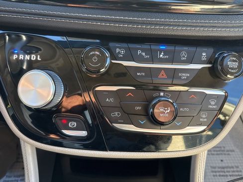 Used 2021 Chrysler Pacifica Limited w/ Premium & Safety Sphere Group image 36