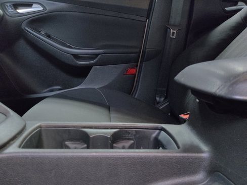 Used 2016 Ford Focus SE w/ SE Sport Package image 26