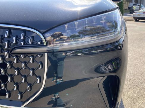 New 2025 Lincoln Aviator 2WD image 11