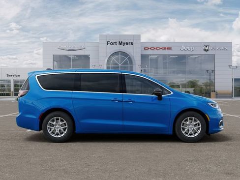 New 2026 Chrysler Pacifica Select FWD image 21