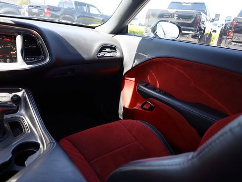 Used 2015 Dodge Challenger SRT Hellcat RWD image 20