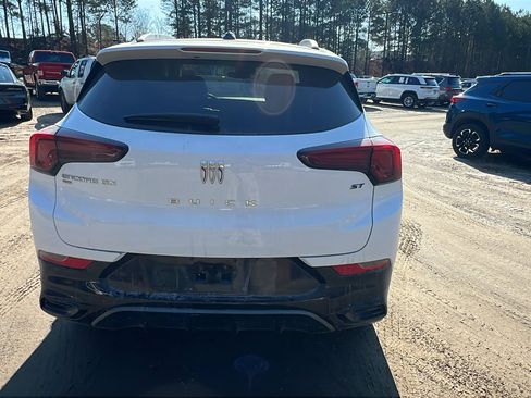 Used 2024 Buick Encore GX Sport Touring image 9
